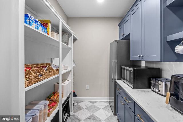 6 BUCKINGHAM CT, Delran, NJ 08075