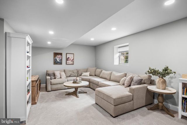 6 BUCKINGHAM CT, Delran, NJ 08075