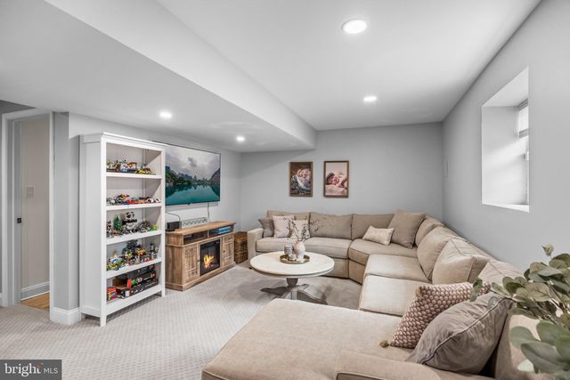 6 BUCKINGHAM CT, Delran, NJ 08075