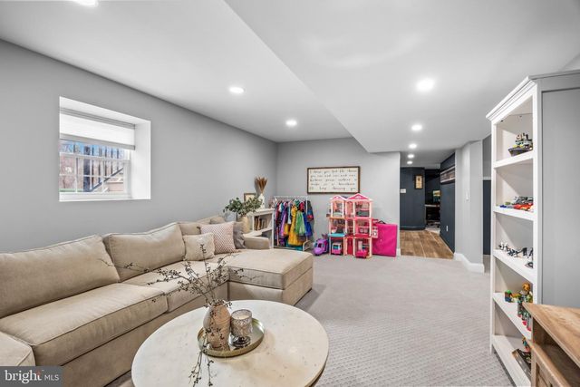 6 BUCKINGHAM CT, Delran, NJ 08075