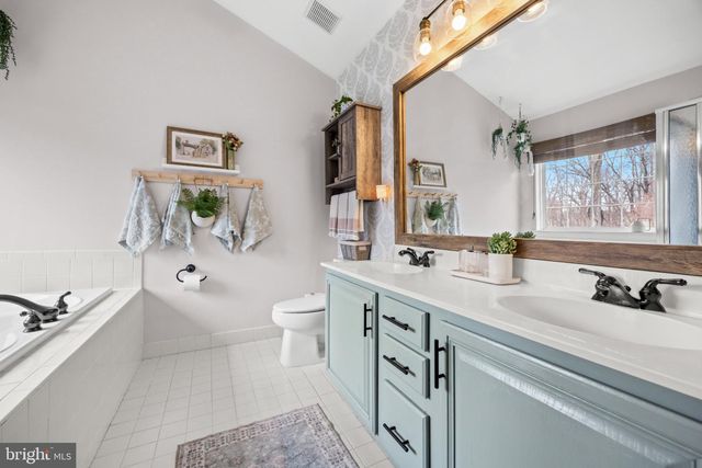 6 BUCKINGHAM CT, Delran, NJ 08075