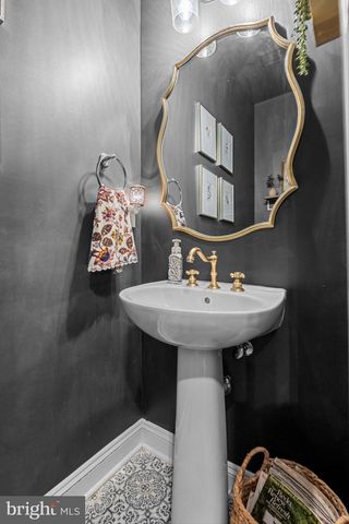 6 BUCKINGHAM CT, Delran, NJ 08075