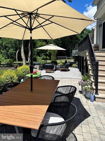 6 BUCKINGHAM CT, Delran, NJ 08075