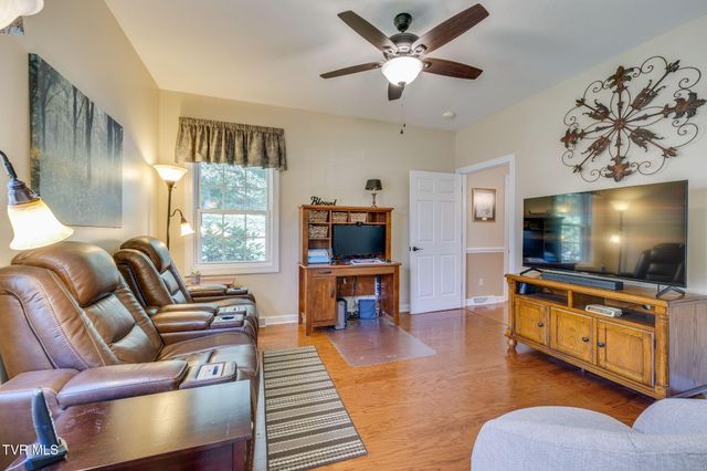 1414 Walnut Grove Road, Jonesborough, TN 37659