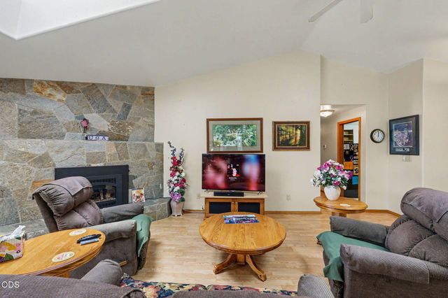 2244 Hillside Drive, Medford, OR 97502