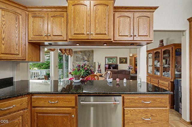 2244 Hillside Drive, Medford, OR 97502
