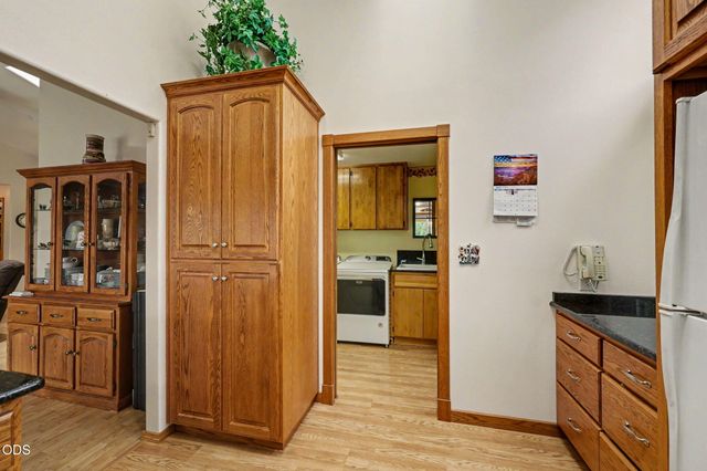 2244 Hillside Drive, Medford, OR 97502