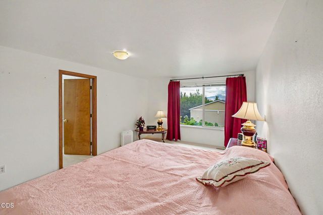 2244 Hillside Drive, Medford, OR 97502