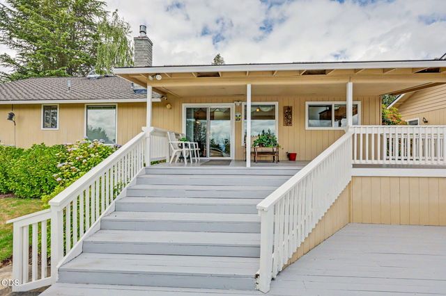 2244 Hillside Drive, Medford, OR 97502