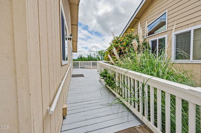 2244 Hillside Drive, Medford, OR 97502