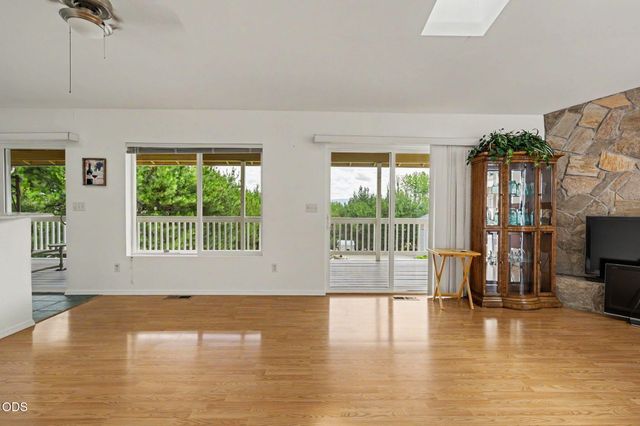 2244 Hillside Drive, Medford, OR 97502
