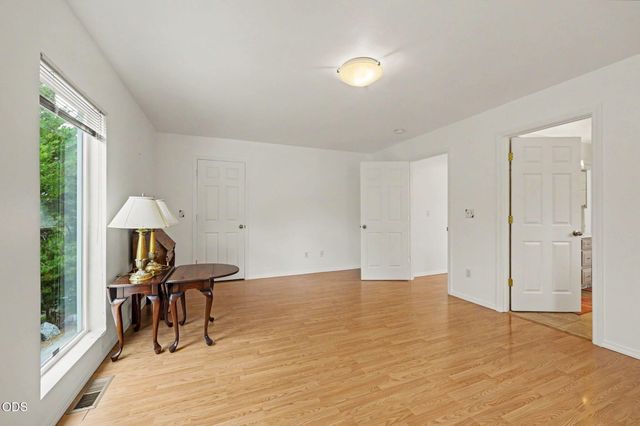 2244 Hillside Drive, Medford, OR 97502