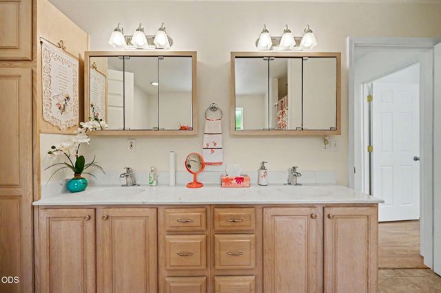 2244 Hillside Drive, Medford, OR 97502