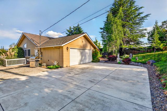 2244 Hillside Drive, Medford, OR 97502