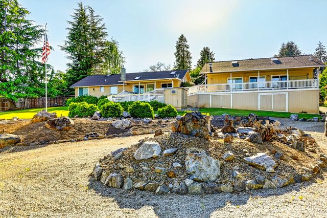 2244 Hillside Drive, Medford, OR 97502