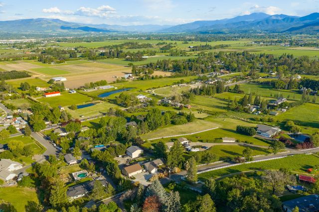 2244 Hillside Drive, Medford, OR 97502