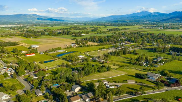 2244 Hillside Drive, Medford, OR 97502