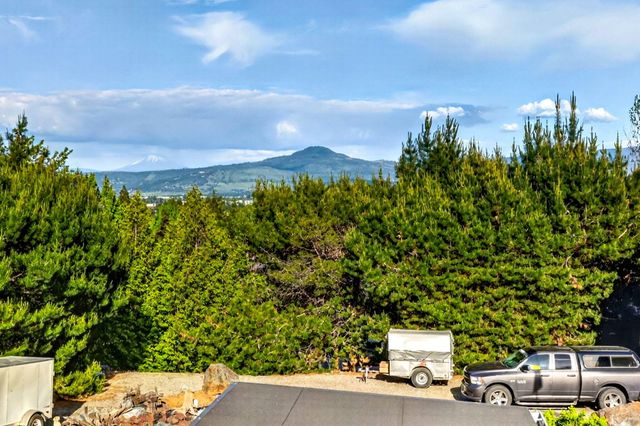 2244 Hillside Drive, Medford, OR 97502