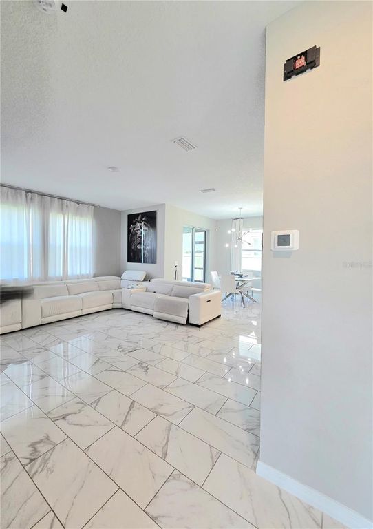 Image 11 of property listing at 13521 PALMERA VISTA DRIVE, Riverview, FL 33579