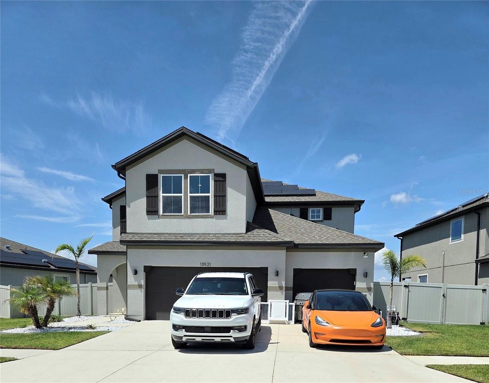 Image 4 of property listing at 13521 PALMERA VISTA DRIVE, Riverview, FL 33579