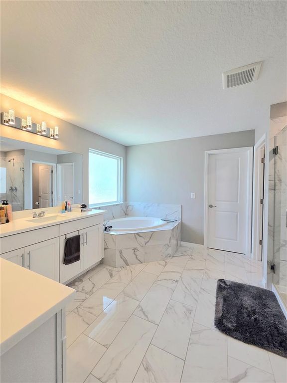 Image 39 of property listing at 13521 PALMERA VISTA DRIVE, Riverview, FL 33579