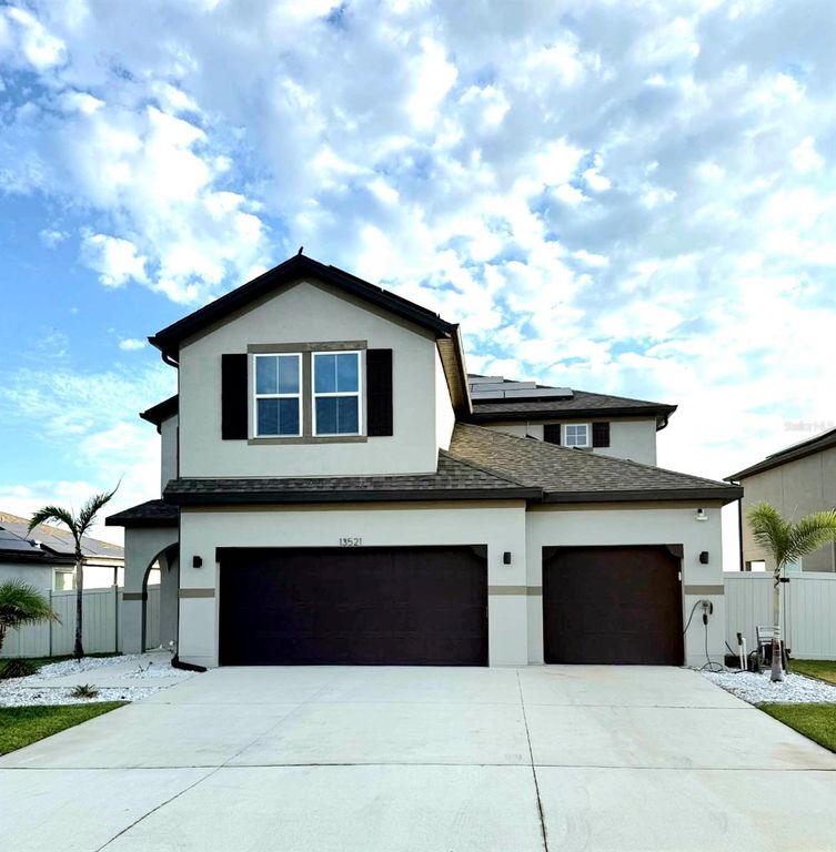 Image 5 of property listing at 13521 PALMERA VISTA DRIVE, Riverview, FL 33579