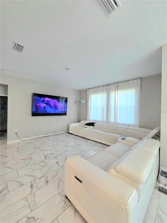Image 9 of property listing at 13521 PALMERA VISTA DRIVE, Riverview, FL 33579