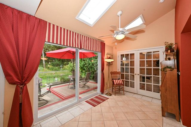 7213 W Mequon Square DRIVE, Mequon, WI 53092