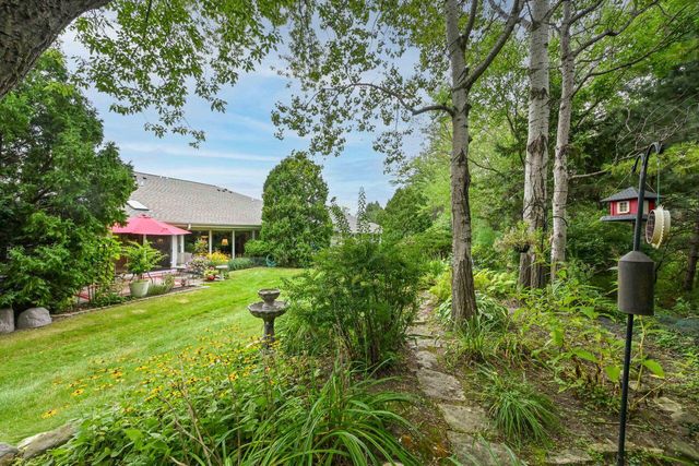 7213 W Mequon Square DRIVE, Mequon, WI 53092