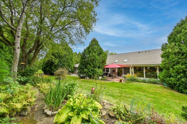 7213 W Mequon Square DRIVE, Mequon, WI 53092