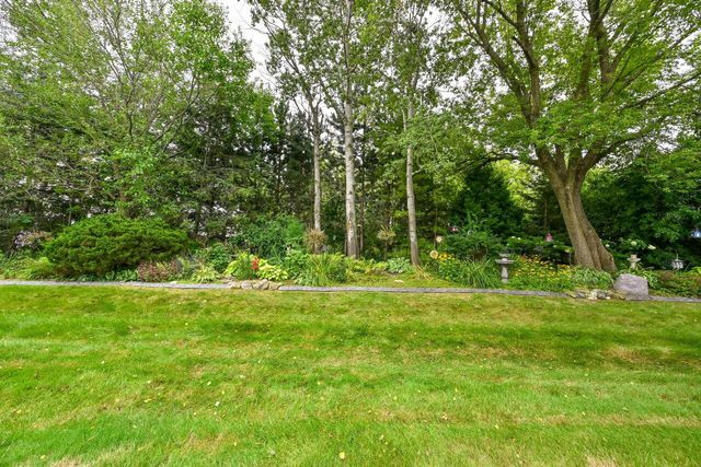 7213 W Mequon Square DRIVE, Mequon, WI 53092