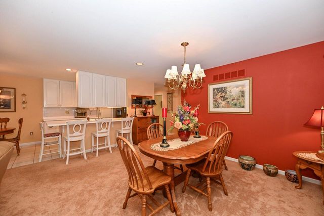 7213 W Mequon Square DRIVE, Mequon, WI 53092