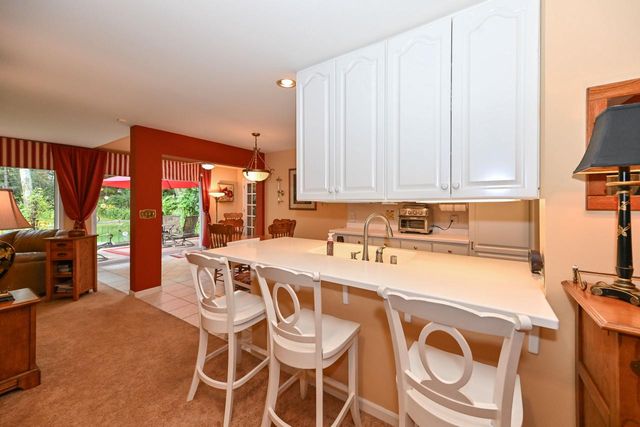 7213 W Mequon Square DRIVE, Mequon, WI 53092