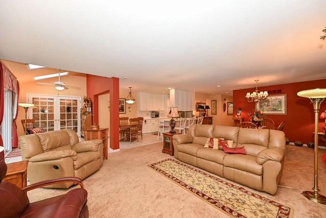 7213 W Mequon Square DRIVE, Mequon, WI 53092