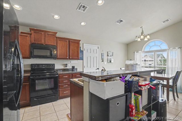 8670 S 261st East Avenue, Broken Arrow, OK 74014