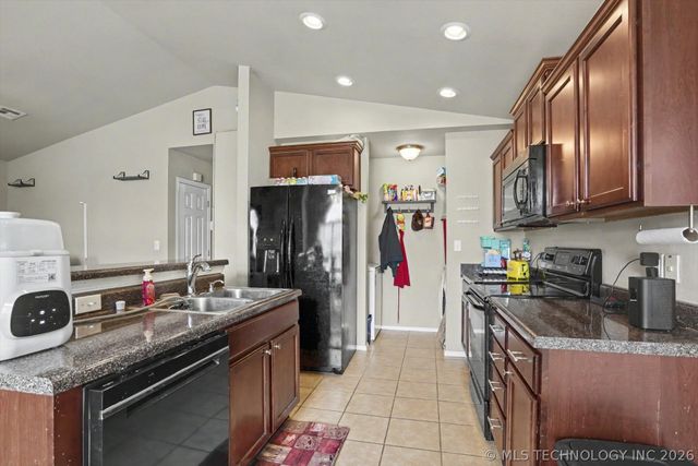 8670 S 261st East Avenue, Broken Arrow, OK 74014