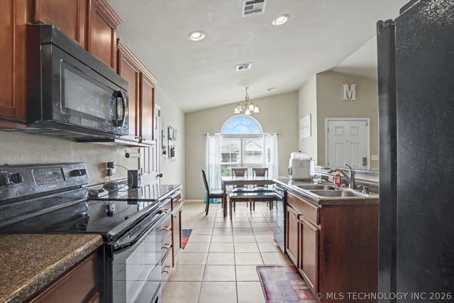 8670 S 261st East Avenue, Broken Arrow, OK 74014