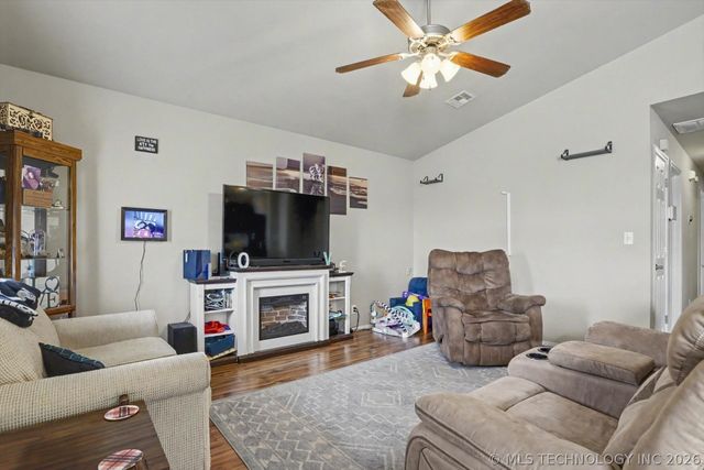8670 S 261st East Avenue, Broken Arrow, OK 74014