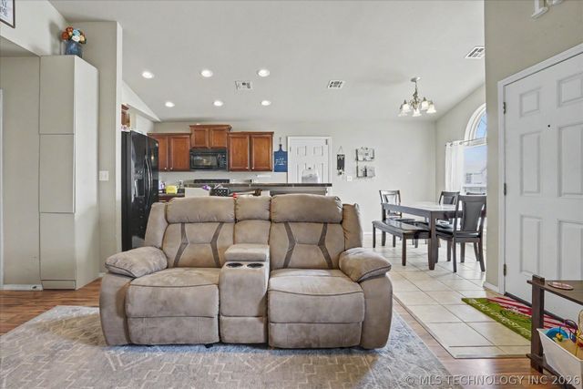 8670 S 261st East Avenue, Broken Arrow, OK 74014
