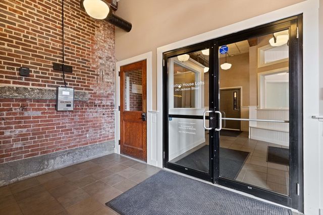 240 Jackson St 313, Lowell, MA 01852