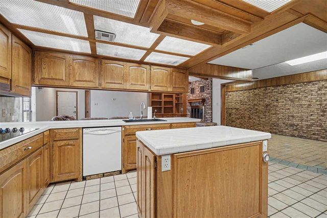 1507 NW 31st St, Lawton, OK 73505