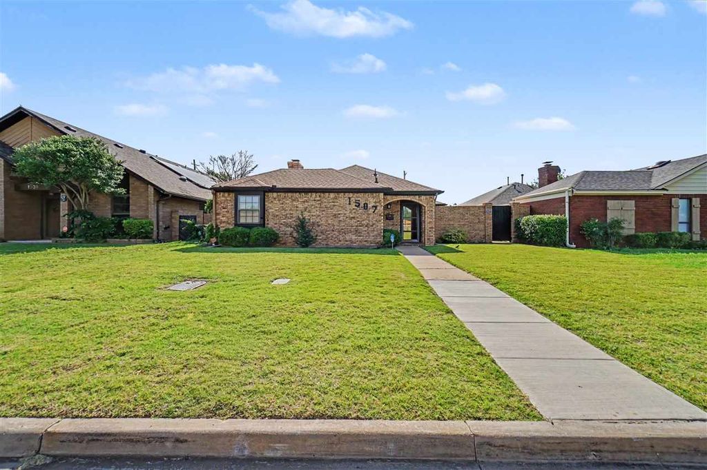 1507 NW 31st St, Lawton, OK 73505