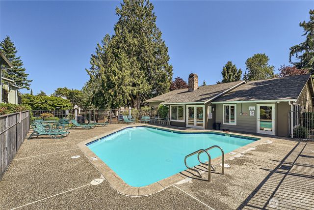 921 130th Street SW #E102, Everett, WA 98204