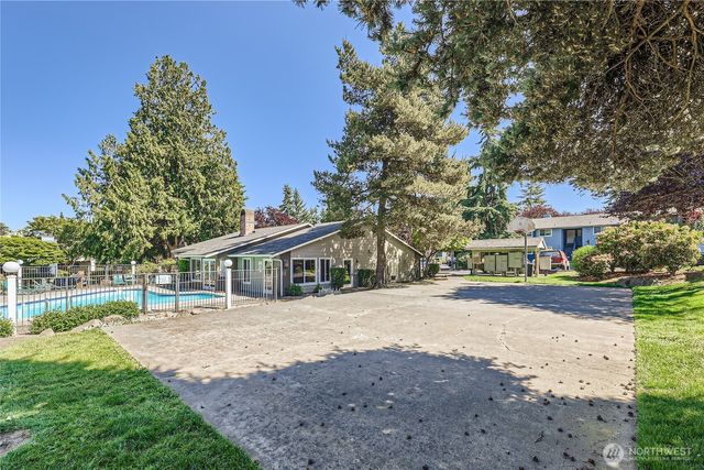 921 130th Street SW #E102, Everett, WA 98204