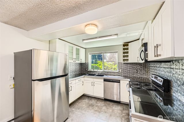 921 130th Street SW #E102, Everett, WA 98204
