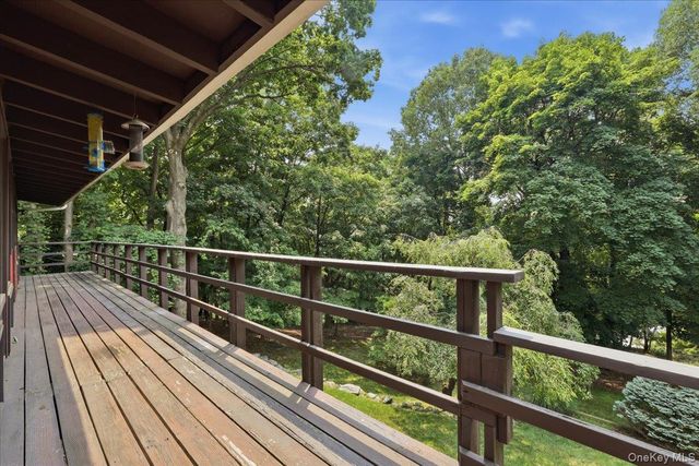 131 Deertrack Lane, Irvington, NY 10533