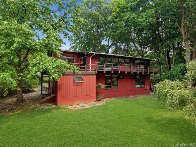 131 Deertrack Lane, Irvington, NY 10533