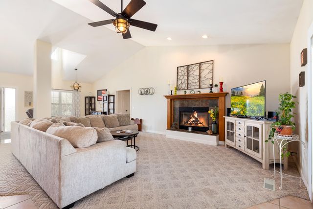 24820 S 638 Road, Grove, OK 74344