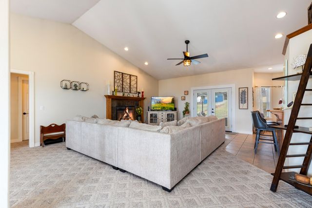 24820 S 638 Road, Grove, OK 74344