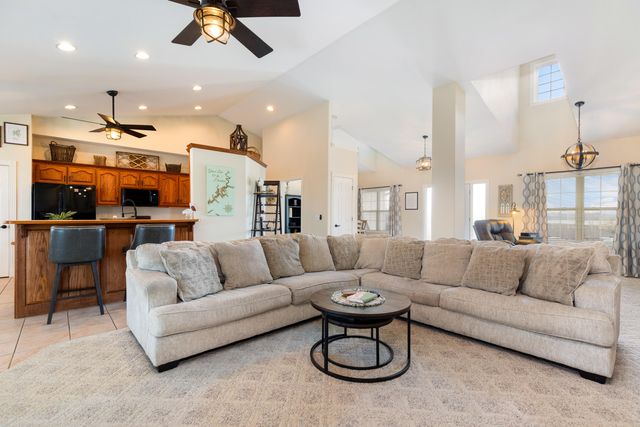 24820 S 638 Road, Grove, OK 74344